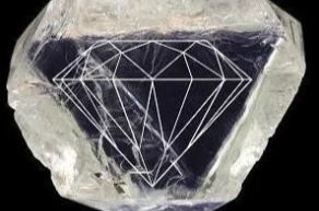 Rough crystal with the planned diamond shape drawn inside